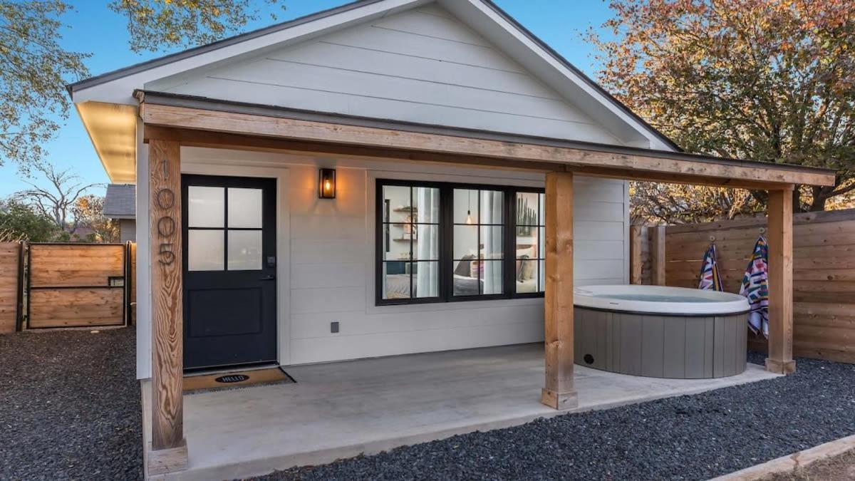 Alley Kat Guesthouse With Private Hot Tub Fredericksburg Exterior foto